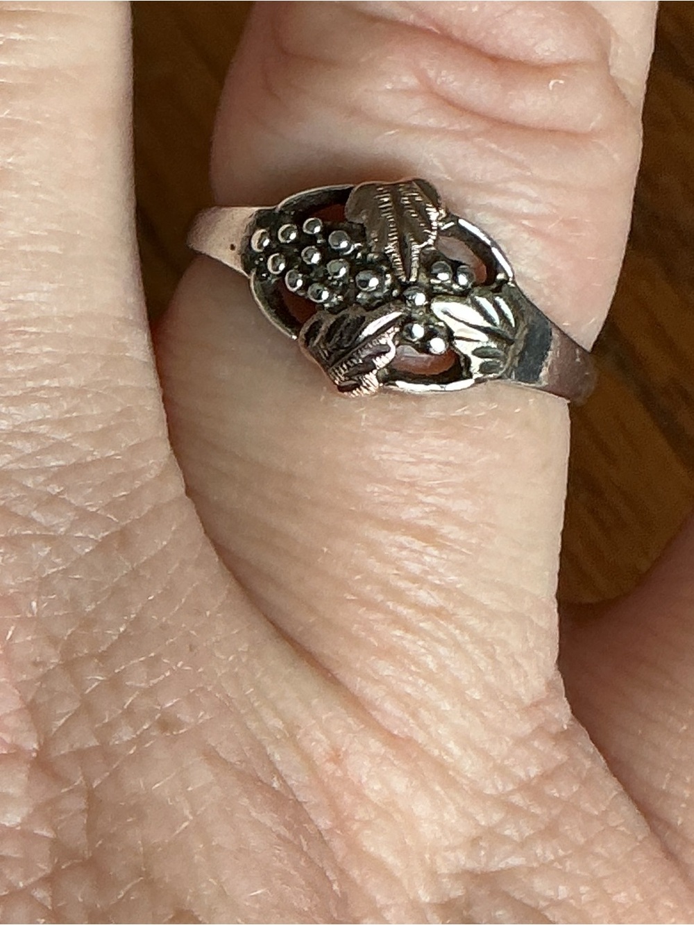 BLACK HILLS GOLD Sterling 10K Leaf and Berry Ring size 8/8.5